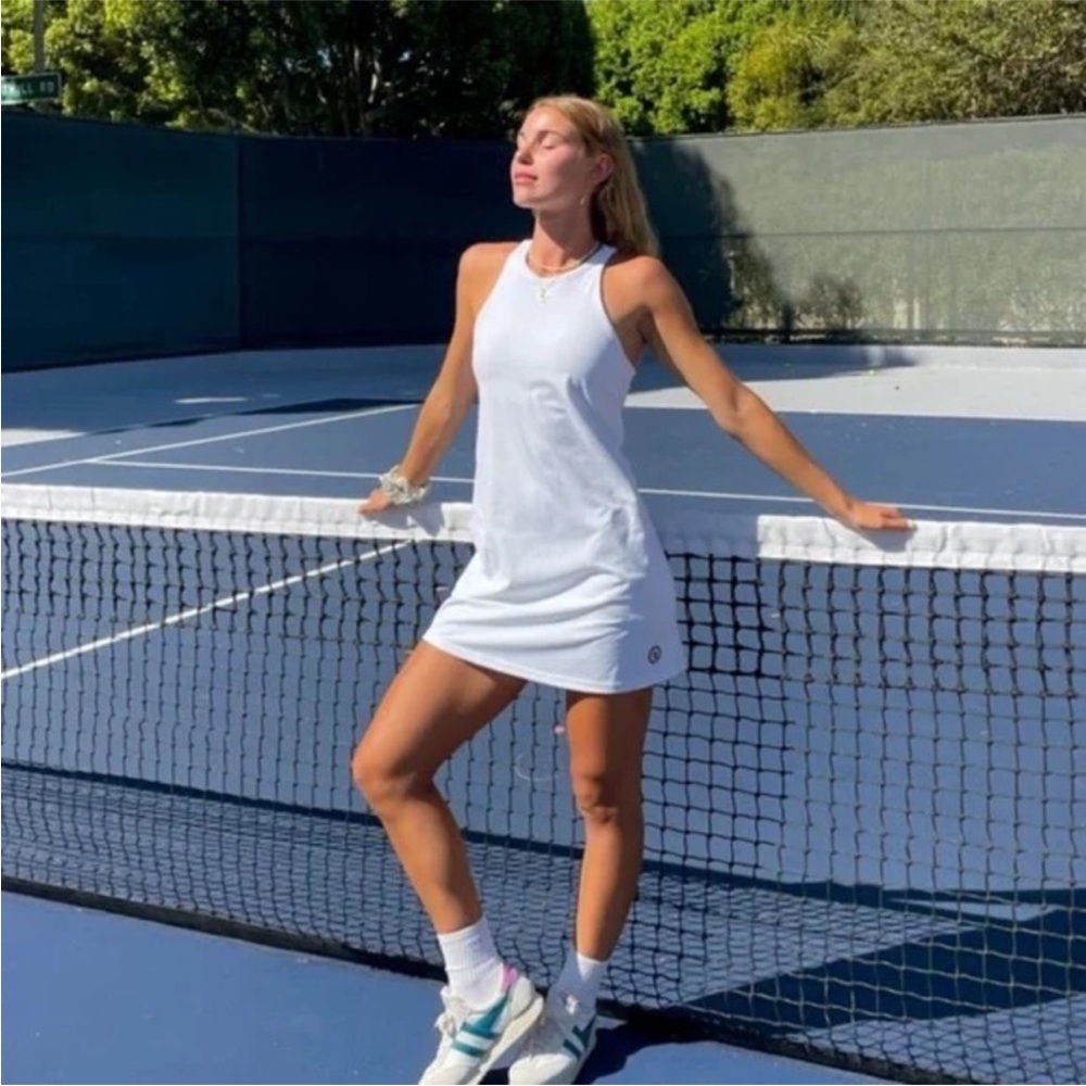 NWT Vuori Volley Dress White Sz M Pickelball Tennis Dress VW604 Built in Bra
